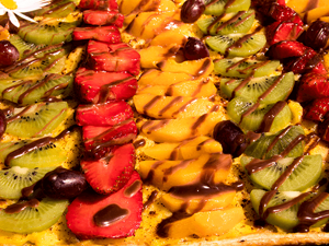 Carpaccio de fruta com molho de chocolate Carpaccio de fruta com molho de chocolate