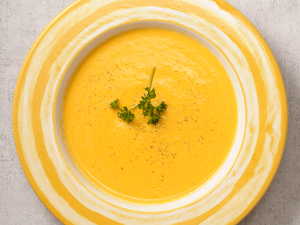 Sopa de Alho Francês, Cenoura e Massinha com Maruca