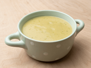 Creme de curgete e cebolinho com dourada Creme de curgete e cebolinho com dourada
