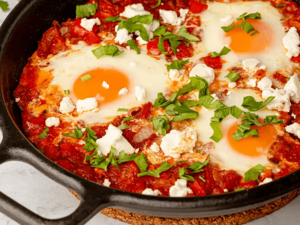 Ovo Escalfado com Arroz de Tomate