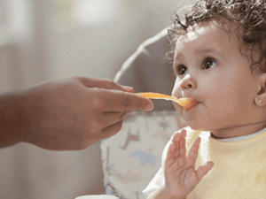 alimentação de um bebé