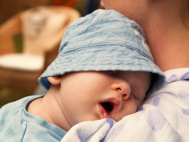 Mãe a conhecer o sono do bebé Mãe a conhecer o sono do bebé