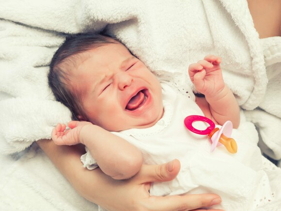 Como aliviar as cólicas do bebé?