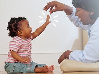 Mãe a ter conversa de bebé