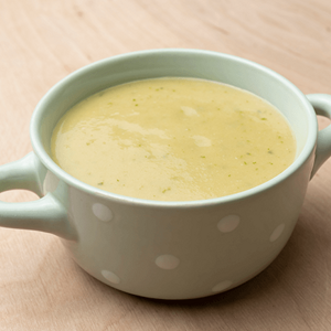 Creme de curgete e cebolinho com dourada