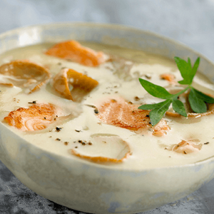 Sopa de Alho Francês, Cenoura e Massinha com Salmão