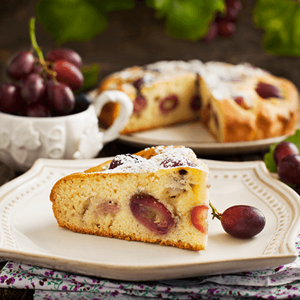 Bolo de uvas e semola