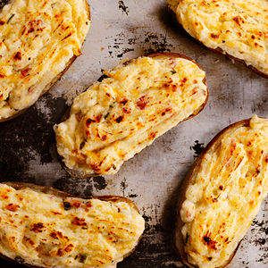 Batata recheada com frango desfiado