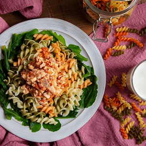 Linguado gratinado com Molho de Tomate e Penne Tricolor