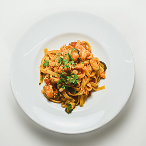 Cavala em Caminha de Legumes com Tagliatelle