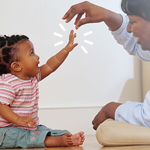 Mãe a ter conversa de bebé