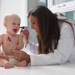 Otite nos Bebés: Causas, Sintomas, Tratamento e Prevenção Otite nos Bebés: Causas, Sintomas, Tratamento e Prevenção