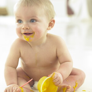 pronta para que o seu bebé comece a comer com as mãos?