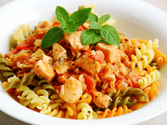 Lombinho de Peixe-espada Guisado com Fusilli Tricolor