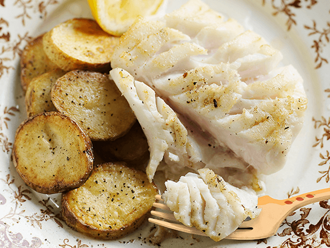 Peixe-espada Grelhado com Barca de Batata Peixe-espada Grelhado com Barca de Batata