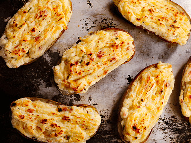 Batata recheada com frango desfiado