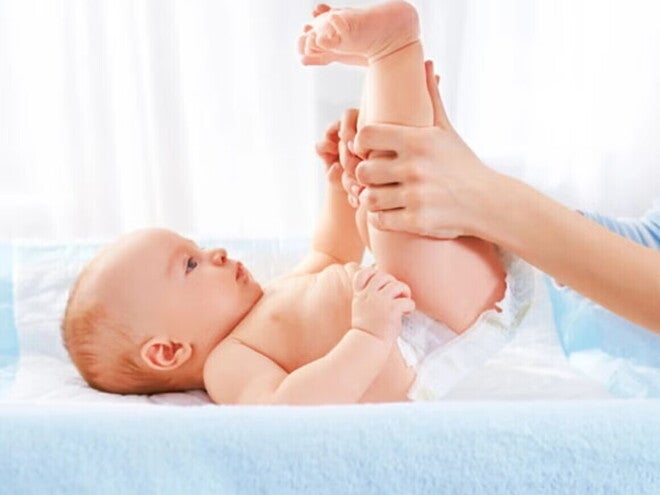 cuidados recem nascido muda de fralda bebe recem nascido