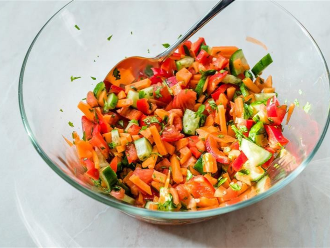 Salada de Cenoura Ralada com Laranja: Uma Receita Deliciosa para Partilhar em Família 