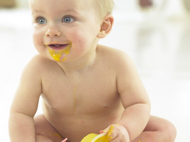 pronta para que o seu bebé comece a comer com as mãos?