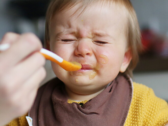 Criança difícil a comer Criança difícil a comer