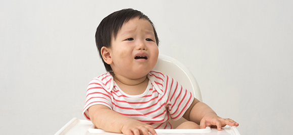 Careta do bebé a comer – a chorar e a resmungar